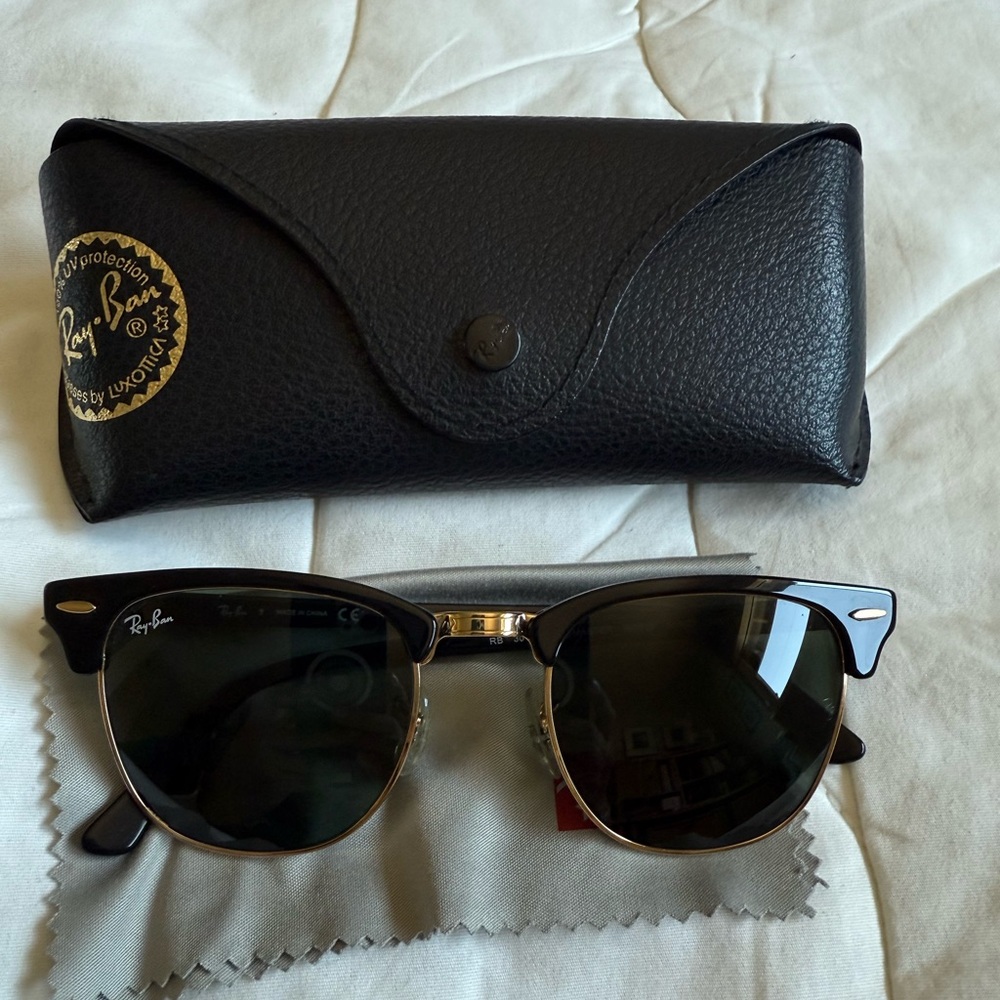 Ray-Ban RB 3016 Black and Gold Clubmaster with Case